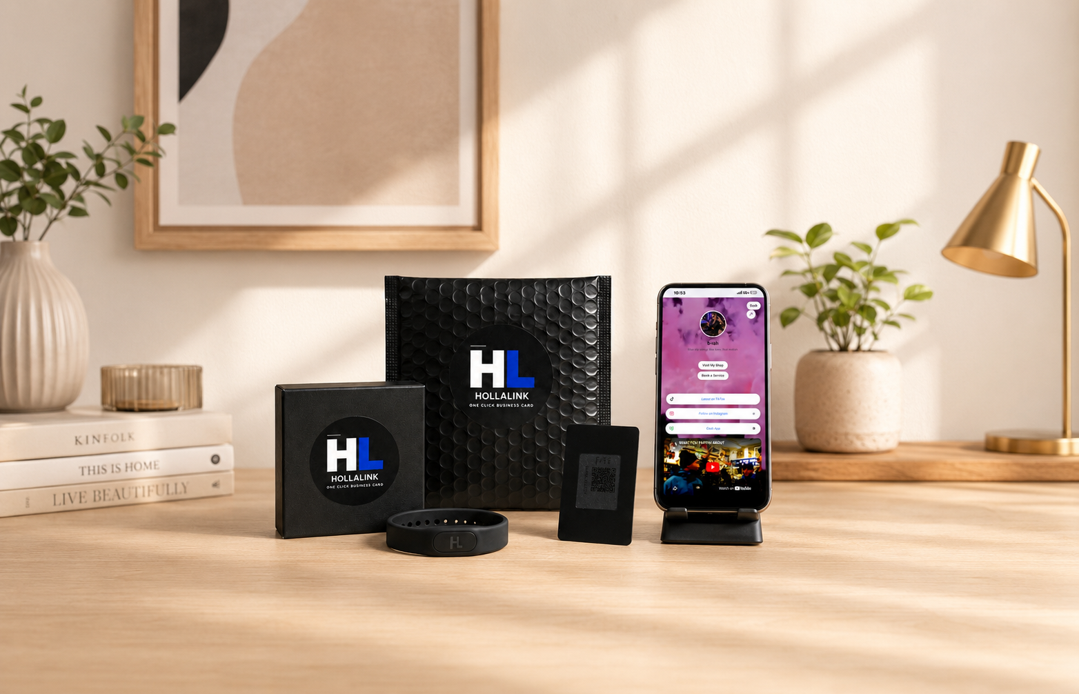 Streetwear seller using HollaLink